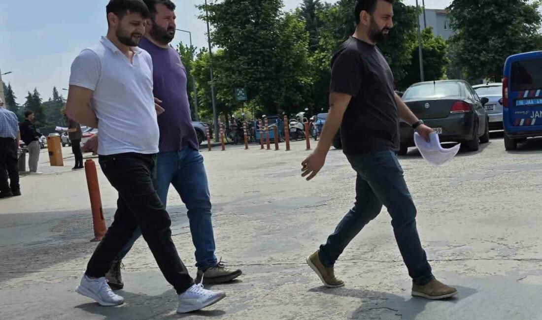 Yer: Bursa… Kimlik kontrolünde yakalandı Bursa’nın İnegöl ilçesinde polisin kimlik kontrolü sırasında kaçmaya çalışırken kovalamaca