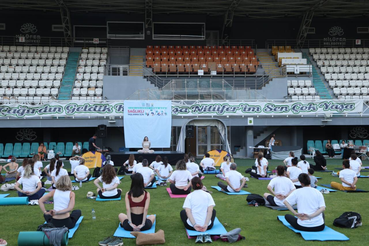 Bursa'da 'Uluslararası Yoga Günü' etkinliği 1 yoga gunu 1jpg