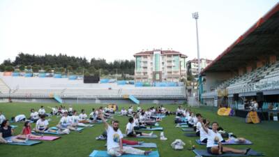 Nilüfer Belediyesi’nin, Hindistan Başkonsolosluğu iş birliğiyle “Uluslararası Yoga Günü” dolayısıyla