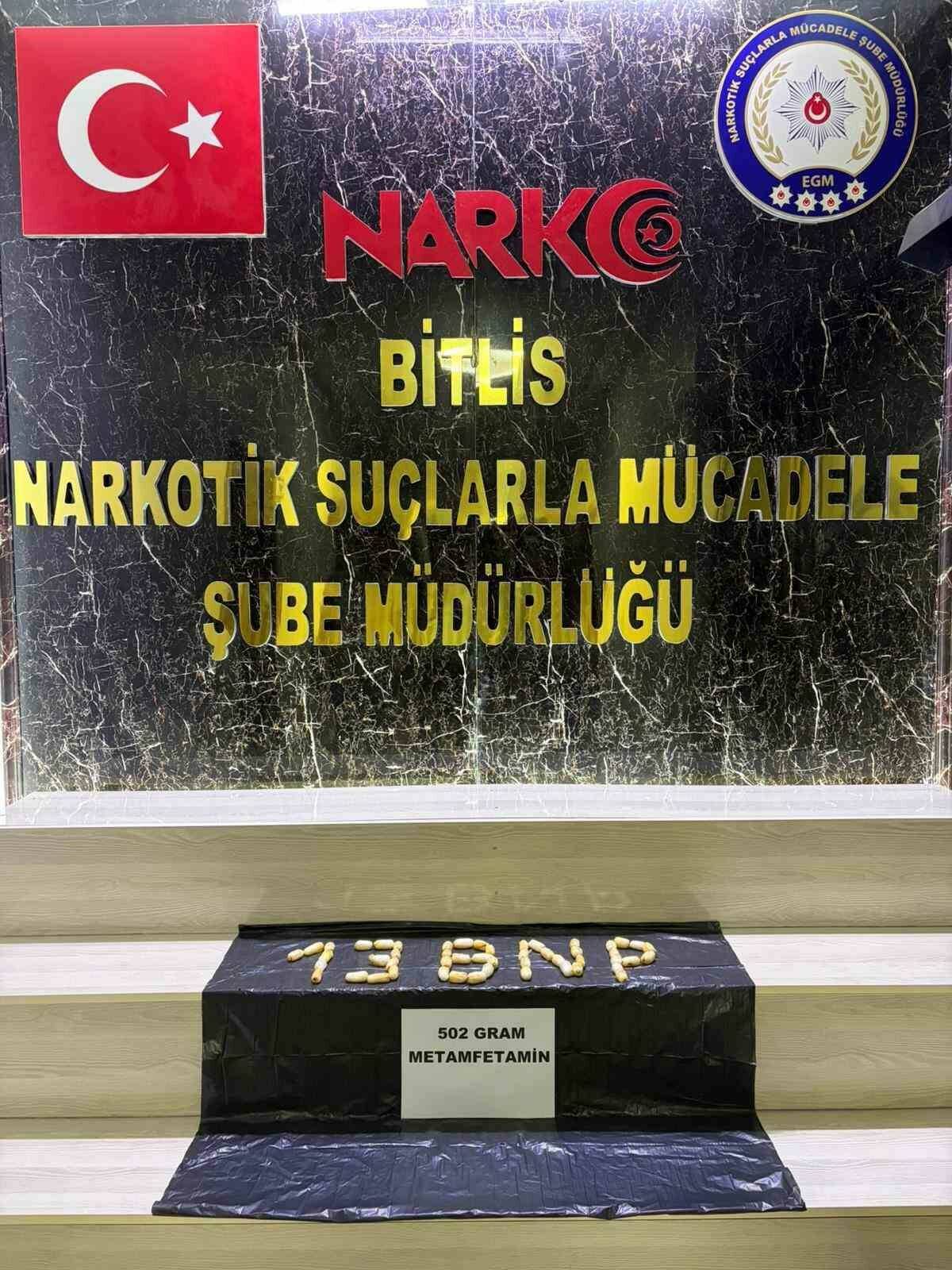 yolcunun midesinden cikanlar soke etti 81d8bcd41ce9