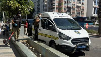 Antalya'ya tatile gelen Yunanistan vatandaşı Pavlos Skylitzis (70), yalnız kaldığı