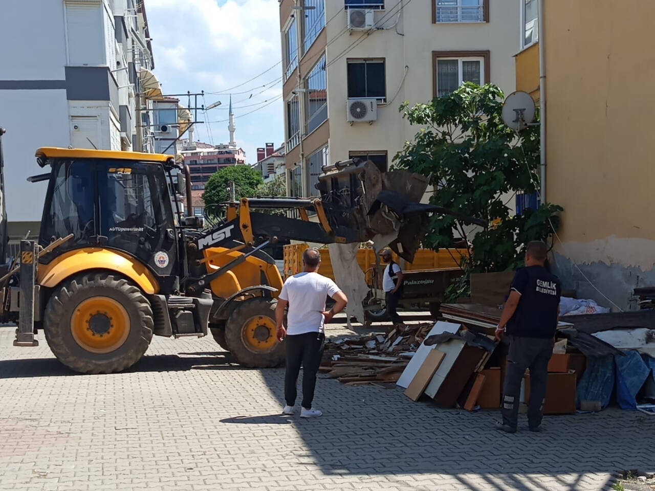 Bursa'nın turistik 3 mahallesinde temizlik 3 zabita ve temizlik isleri ekiplerinden yaz sezonu denetimi 5