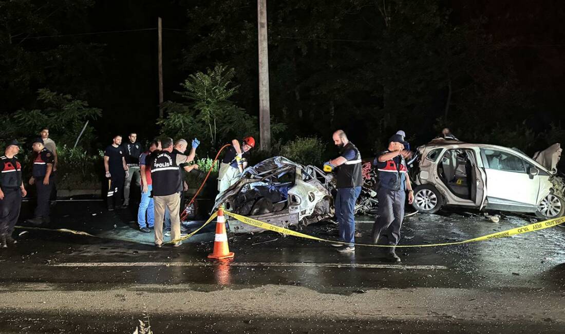 Zincirleme kaza: 3 ölü, 5 yaralı Rize'nin Çayeli ilçesinde zincirleme kaza meydana geldi. Yaşanan trafik kazasında