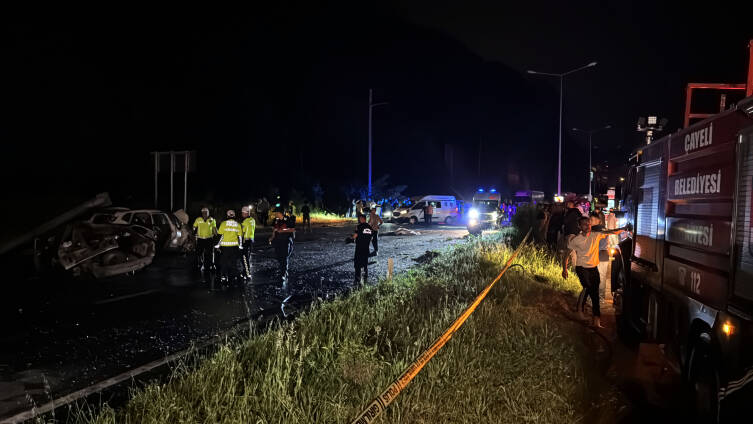 Zincirleme kaza: 3 ölü, 5 yaralı 1 zincirleme kaza 3 olu 5 yarali ea6673eabd70