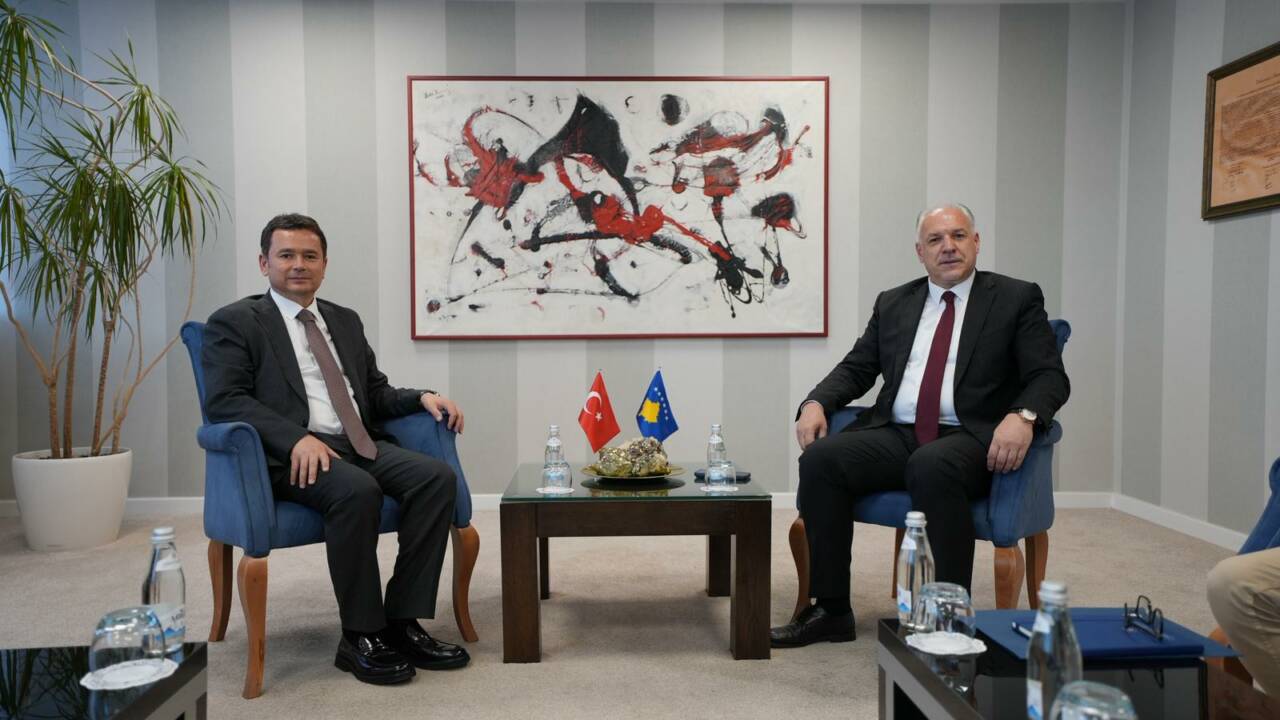 Başkan Aydın'dan Kosova’da önemli temaslar 10 Başkan Aydın Kosova’da Önemli Temaslarda Bulundu