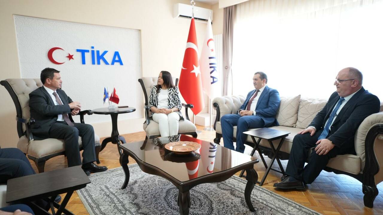 Başkan Aydın'dan Kosova’da önemli temaslar 4 Başkan Aydın Kosova’da Önemli Temaslarda Bulundu