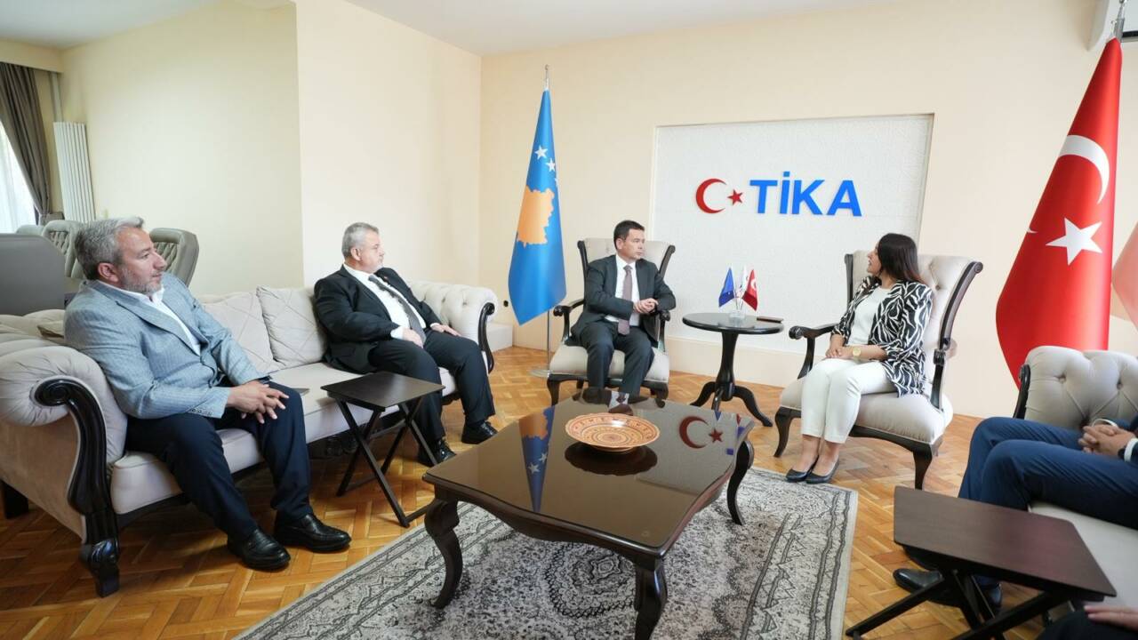 Başkan Aydın'dan Kosova’da önemli temaslar 5 Başkan Aydın Kosova’da Önemli Temaslarda Bulundu