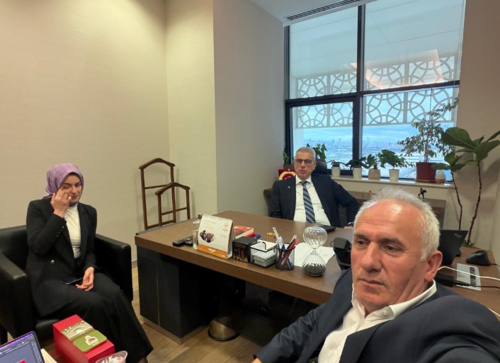 Bursa siyasetinin yakından tanıdığı isme Ankara’da yeni görev! Olay Gazetesi Yazarı Ahmet Emin Yılmaz, Abdurrahman Tığ'ın şimdi Sağlık Bakanı Prof. Dr.