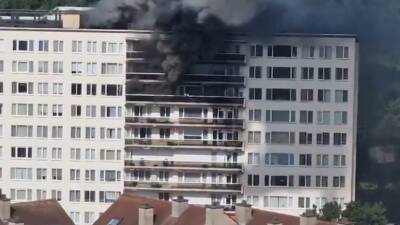 Belçika'nın Anvers kentindeki bir apartmanda çıkan yangında en az 6