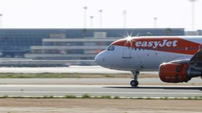 İspanya'nın Tenerife adasından İngiltere'nin Liverpool kentine gitmek üzere havalanan easyJet