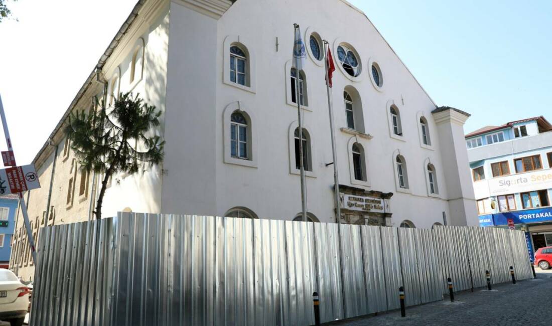 Mudanya’nın tarihi sahnesi perdeyi yeniden açıyor Mudanya Belediyesi, kentin simge yapılarından Uğur Mumcu Kültür Merkezi’ni özgün