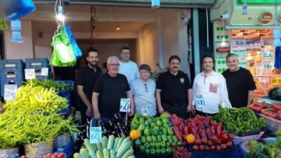 Bursa’da ilk kez bir Emniyet Müdürü pazaryerine gidip pazarcı esnafını