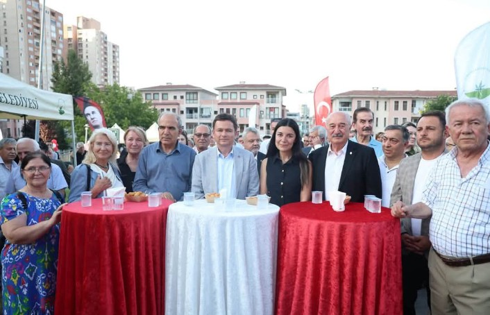 Siyasette ilk: Yanlışı tekrarlamayıp hedefi doğru planlamak için Ar-Ge 8 2 yazi icin karabiyik ailesi osmangazi belediye baskani erkan aydin cemile yilgor lale karabiyik cocuk parki