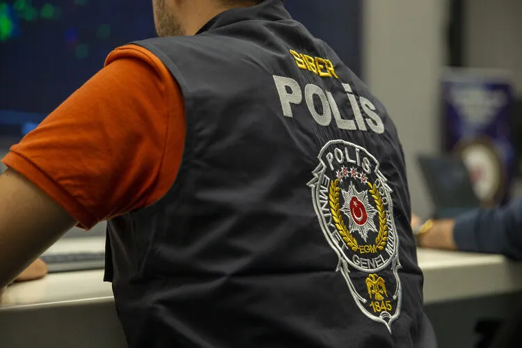 Bursa dahil 14 şehirde ‘Siber’ operasyon Siber suçlara yönelik 14 ilde düzenlenen operasyonlarda 306 zanlı yakalandı.
