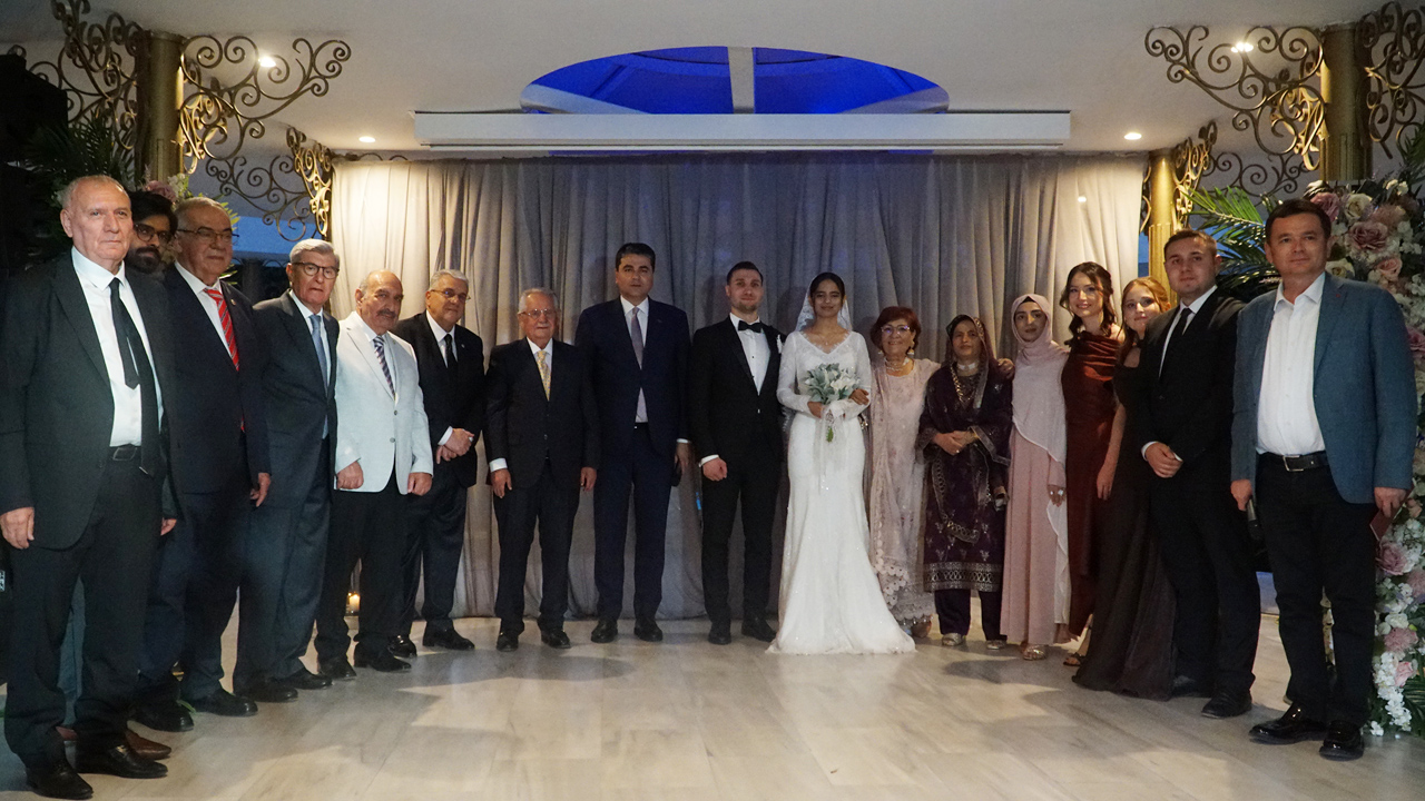Ahmet Serhat Okur ile Hafsa Khalid, görkemli bir törenle hayatlarını