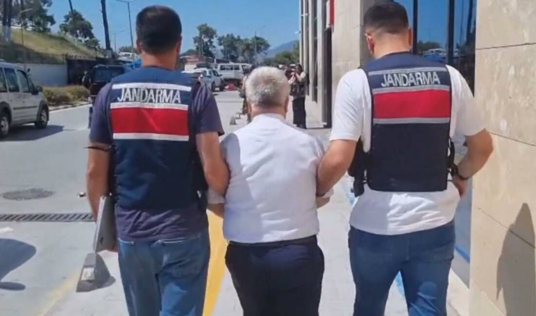 22 ilde FETÖ operasyonunda 51 tutuklama Fetullahçı Terör Örgütü'ne (FETÖ) yönelik 22 ilde düzenlenen operasyonlarda gözaltına
