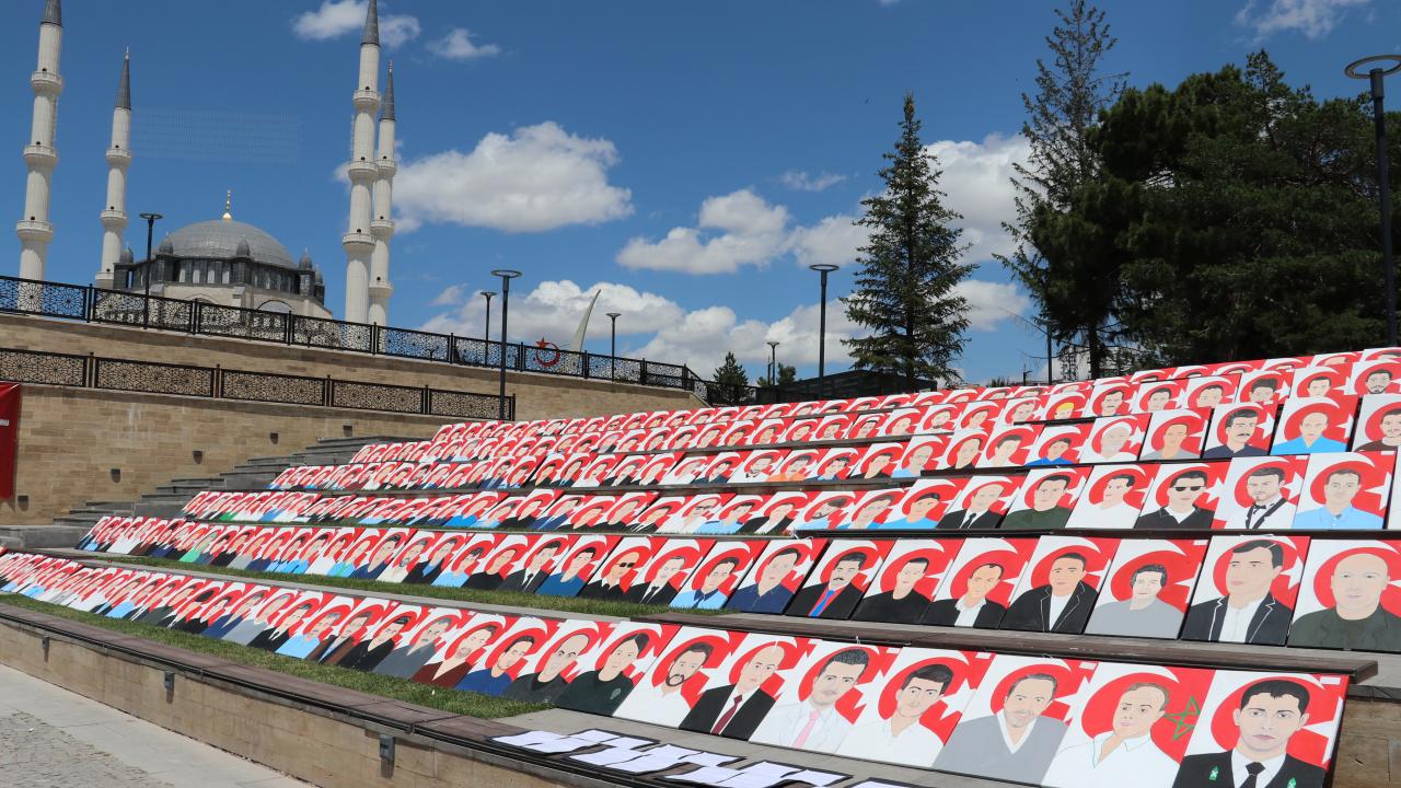 Her fırça darbesinde bir kahramanlık hikâyesi