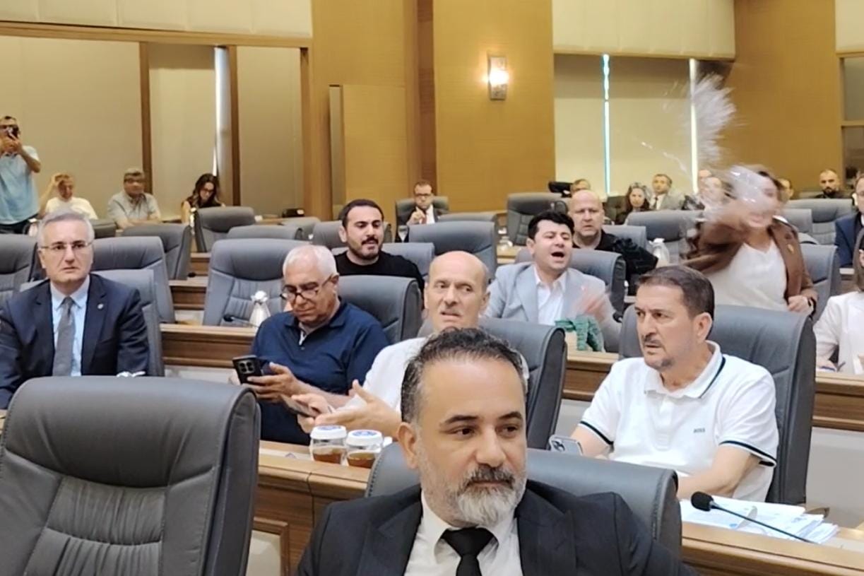 Bursa Büyükşehir Meclisi'nde'İnönü' sözleri sonrası ortalık karıştı, su fırlatıldı! 9 24cba06b 2954 4489 a0e2 6623e16fa59a