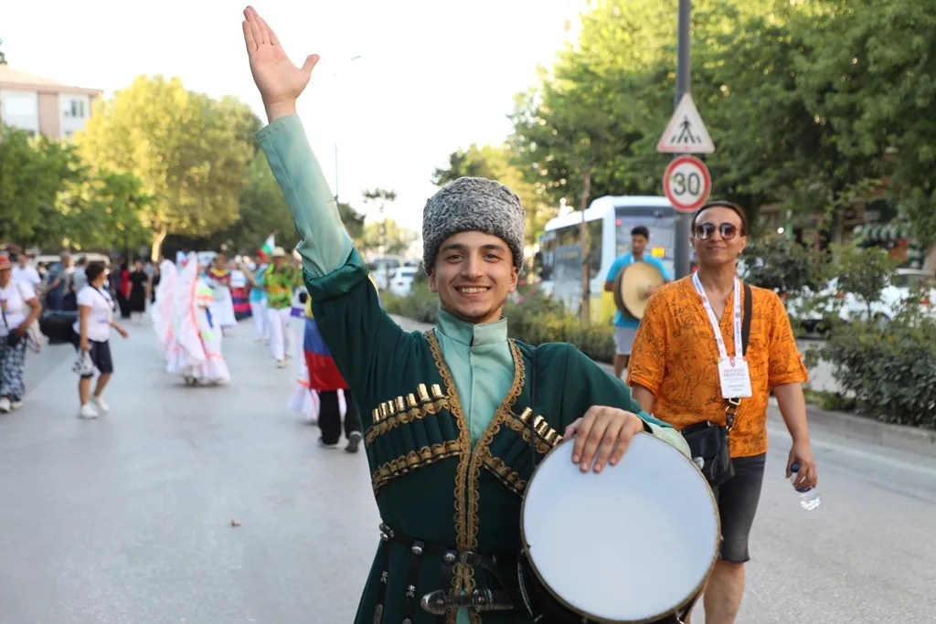 Bursa'da festival coşkusu dinmiyor: Şimdi de orada başlayacak! 10 yeni ülke geliyor... 2 2e990229cc40216a9e130a06ab4df34576dd1d07