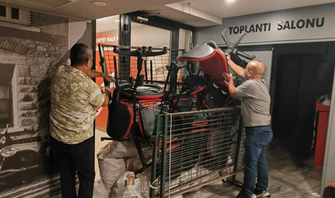 CHP Bursa İl Başkanlığı'nda Yeşiltaş yönetiminin binayı boşaltmasıyla Turgut Özkan