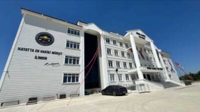 Olay Gazetesi Yazarı Ahmet Emin Yılmaz, Mümin Cambaz Fen Lisesi'nin