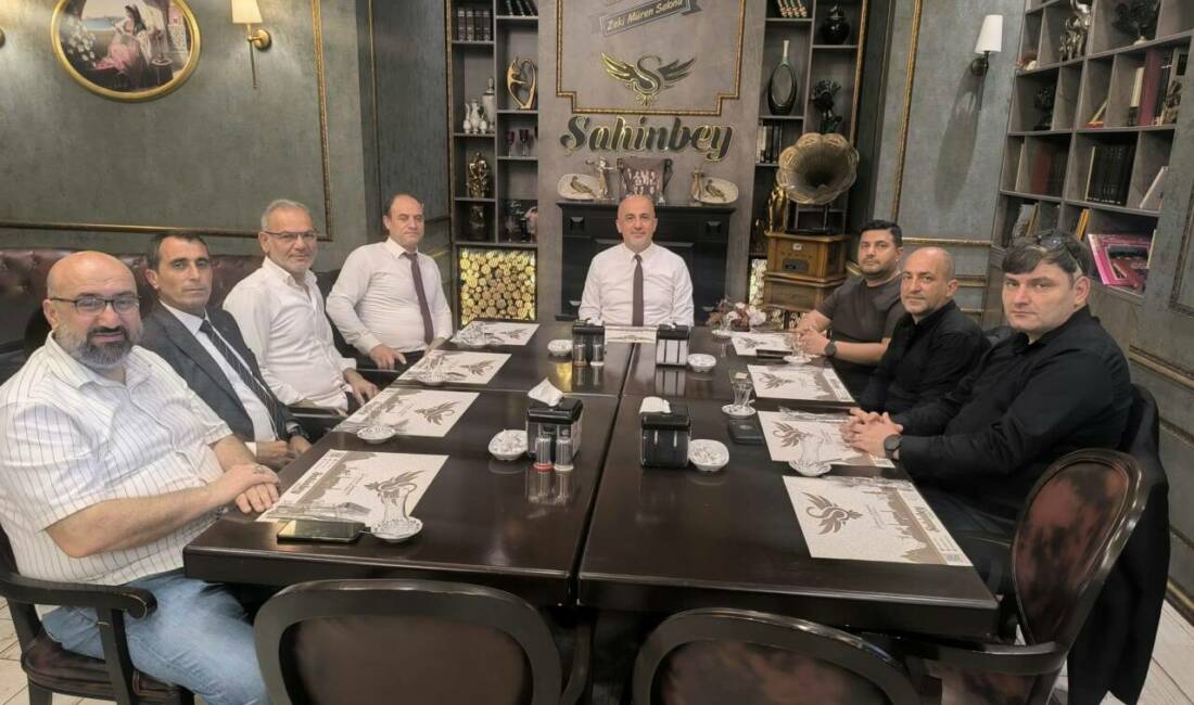 Bursa’da 6 partiden ortak muhalefet kararı! Olay Gazetesi Yazarı Ahmet Emin Yılmaz, aralarında bütünleşik muhalefet cephesi oluşturup, birlikte hareket