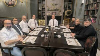 Olay Gazetesi Yazarı Ahmet Emin Yılmaz, aralarında bütünleşik muhalefet cephesi oluşturup, birlikte hareket