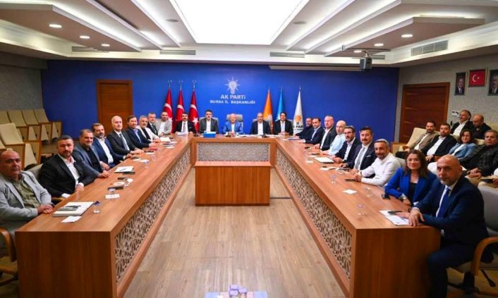 Olay Gazetesi Yazarı Ahmet Emin Yılmaz, AK Parti'nin tüm ilçelerde