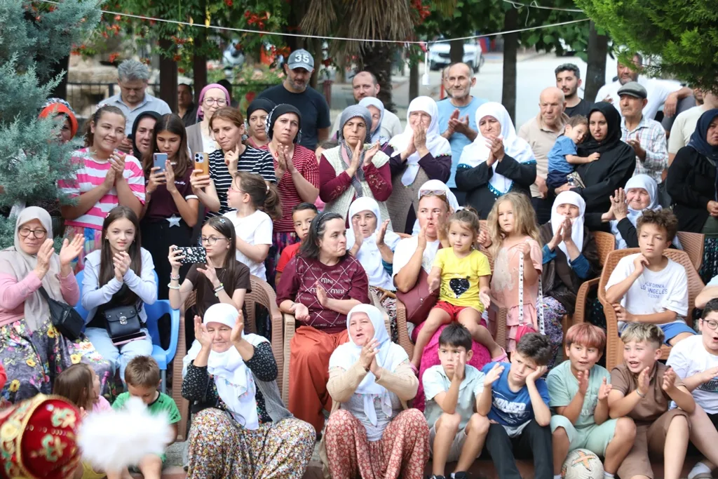 Bursa'da kültür şöleni: İşte festivalden renkli görüntüler 2 30241f030252bfc73637b88488b32c1c5fee1e27