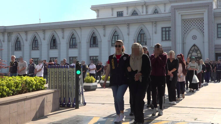 31 ildeki i dev bahis operasyonunda 101 şüpheli tutuklandı 1 31 ildeki i dev bahis operasyonunda 101 supheli tutuklandi 1472fde8da83