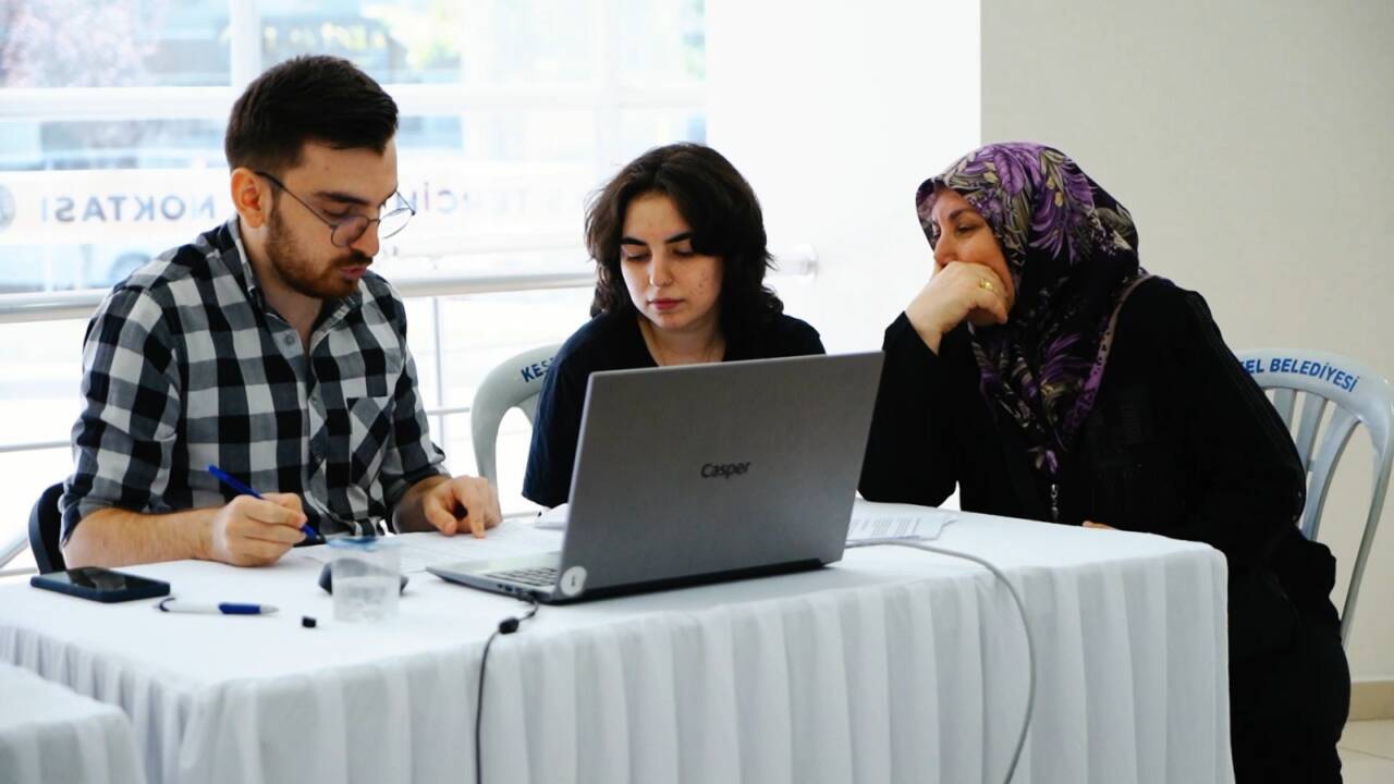 Bursa'da bir noktada daha ücretsiz tercih desteği 2 Fwd: BASIN BÜLTENİ: Kestel Belediyesi'nden Geleceğe Yön Verecek Ücretsiz Tercih Desteği Başladı