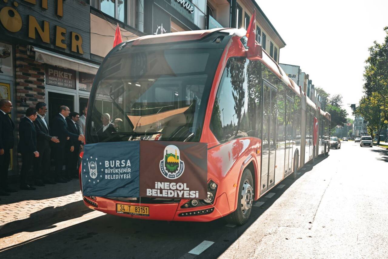 Bursa ulaşımında yeni dönem: Metrobüs geldi! İşte ilk görüntüler... 11 37395mtzhngi4yt6