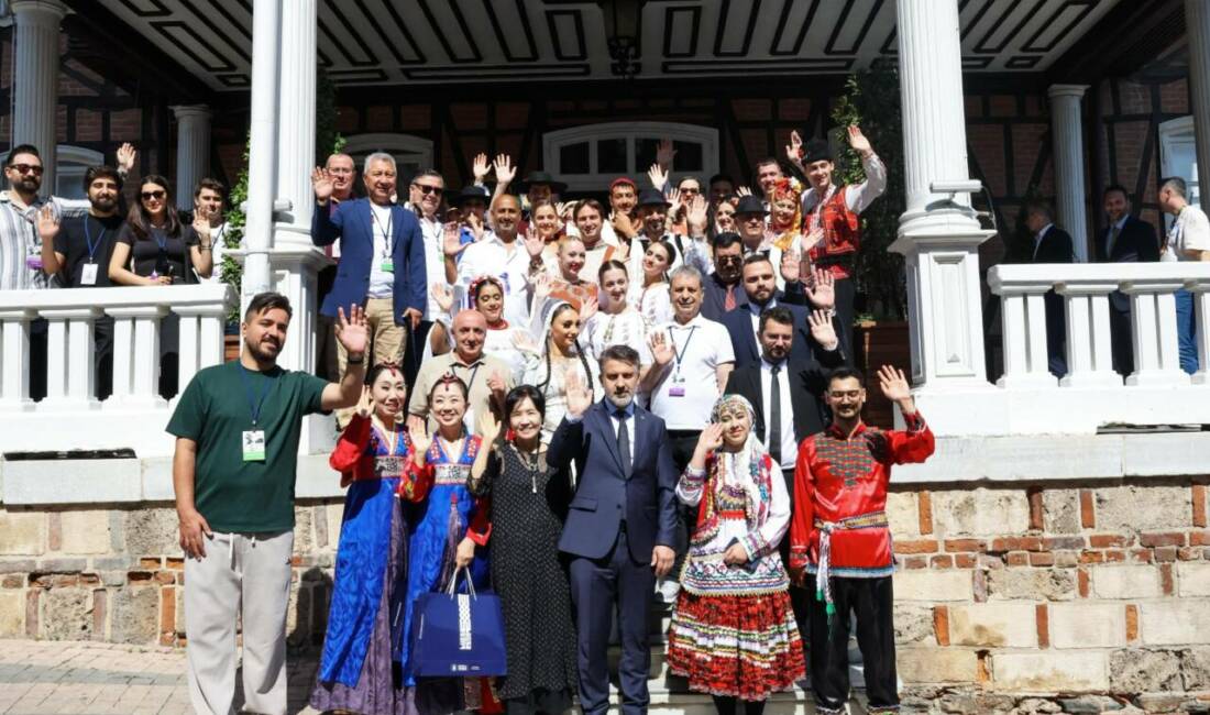 Bursa’yı karnaval yerine çevirdiler: Başkanvekili Biba’ya ziyaret Bursa Büyükşehir Belediyesi Başkan Vekili Şahin Biba, Büyükşehir Belediyesi adına