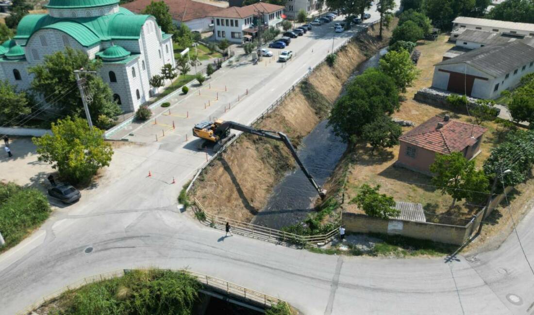 Bursa’nın 7 ilçesinde ‘Büyükşehir’ harekete geçti Bursa Büyükşehir Belediyesi, yaz aylarıyla birlikte il genelindeki dere yataklarında