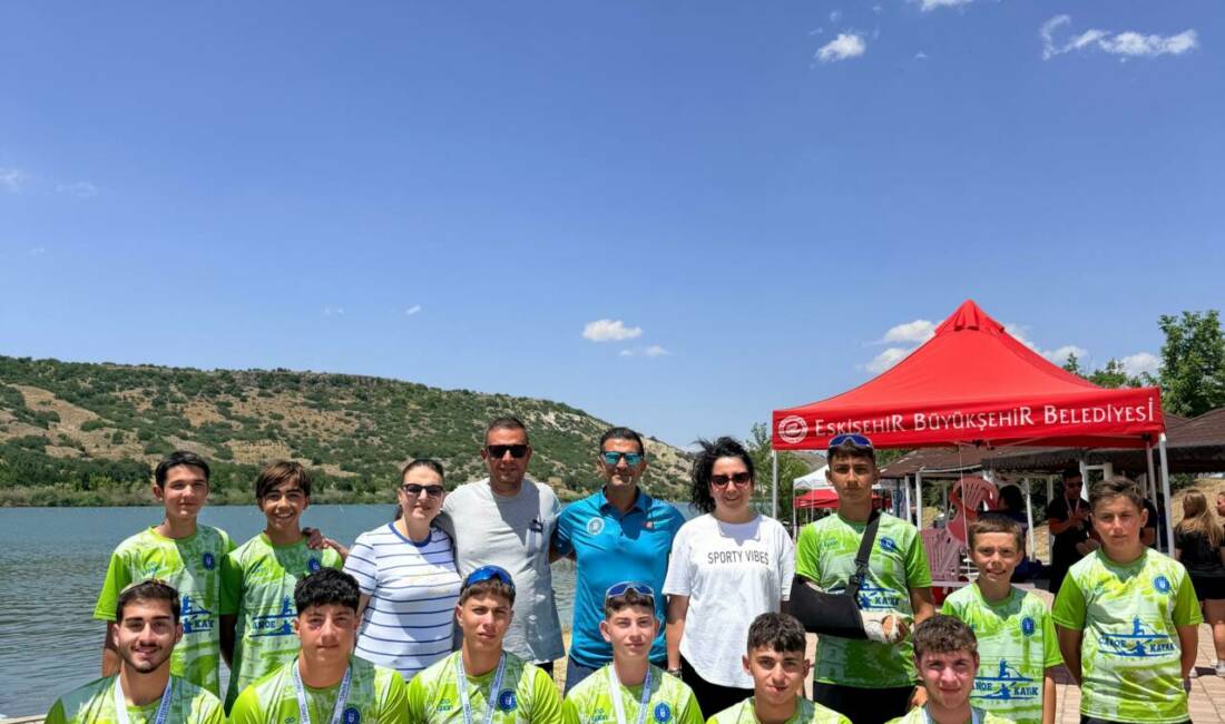 Türkiye Kupası’nda Bursa Büyükşehir fırtınası Bursa Büyükşehir Belediyespor Kulübü sporcuları, Durgunsu Kano Türkiye Kupası'nda 3