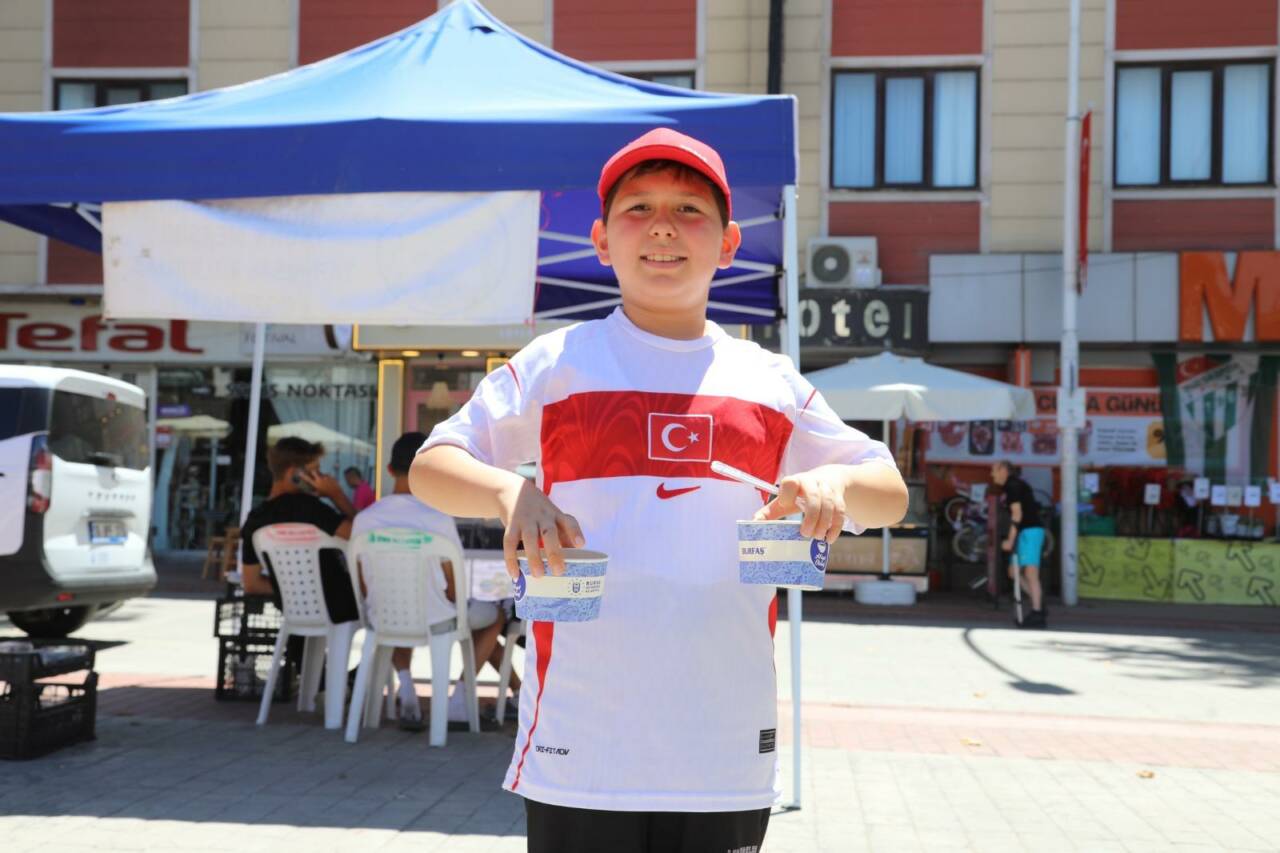 Bursa'da aşure bereketi! Bu kez orada dağıtıldı... 2 37447mtzhntm4yz2