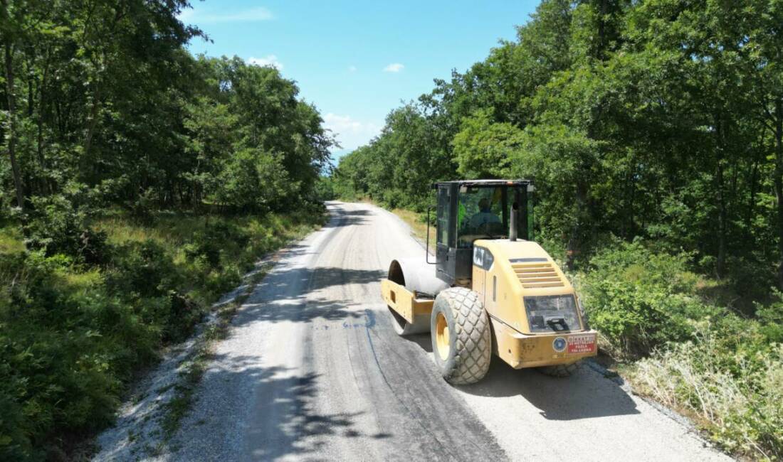 Bursa’da iki mahallede yollara konfor Bursa Büyükşehir Belediyesi, 17 ilçede sürdürdüğü yol yenileme çalışmaları kapsamında