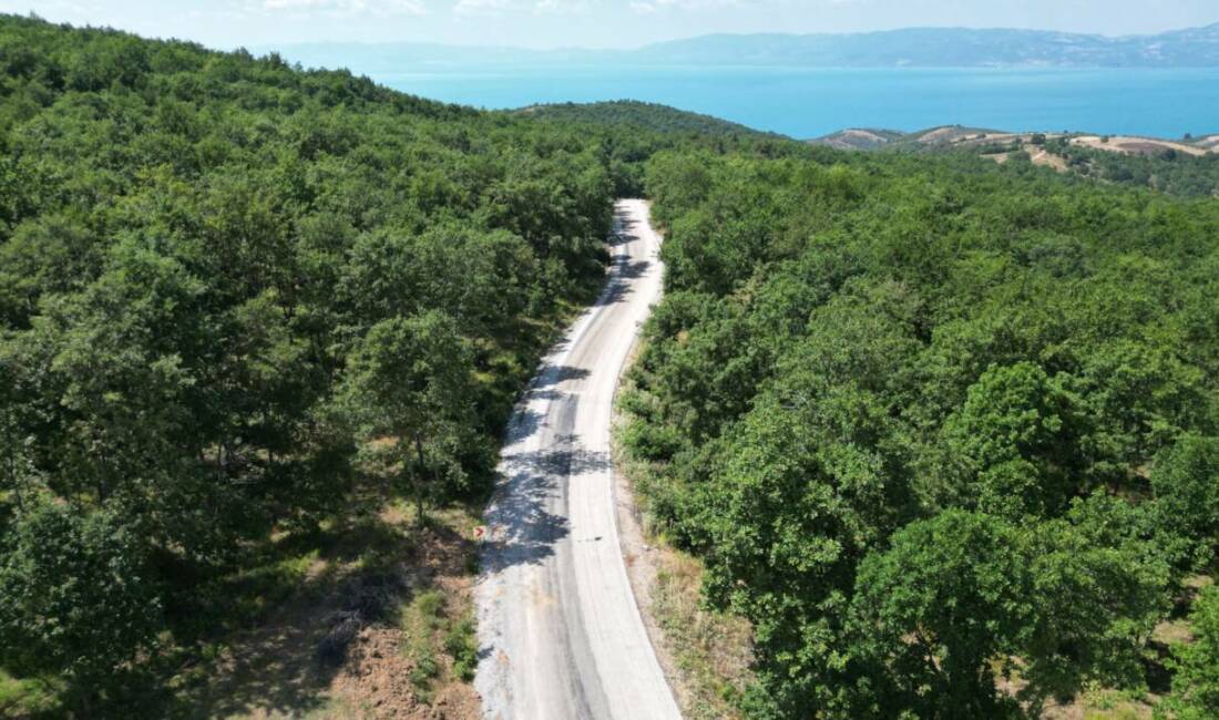 Bursa’nın bu yollarını Büyükşehir yeniliyor Bursa Büyükşehir Belediyesi, 17 ilçede sürdürdüğü yol yenileme çalışmaları kapsamında