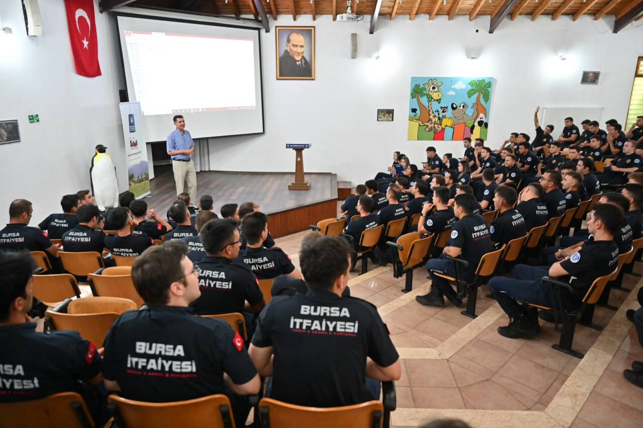 Bursa itfaiyesine hayati eğitim Bursa Büyükşehir Belediyesi, afetlere karşı hazırlık kapasitesini güçlendirmek ve müdahale
