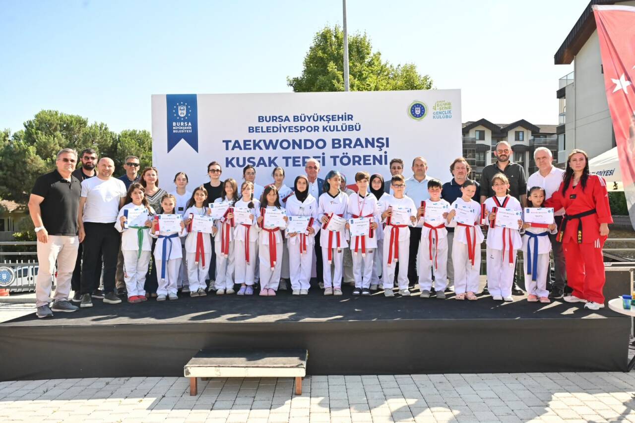 Bursa'da Büyükşehirli taekwondocuların kuşak heyecanı 4 37489mtzhnwuzod3