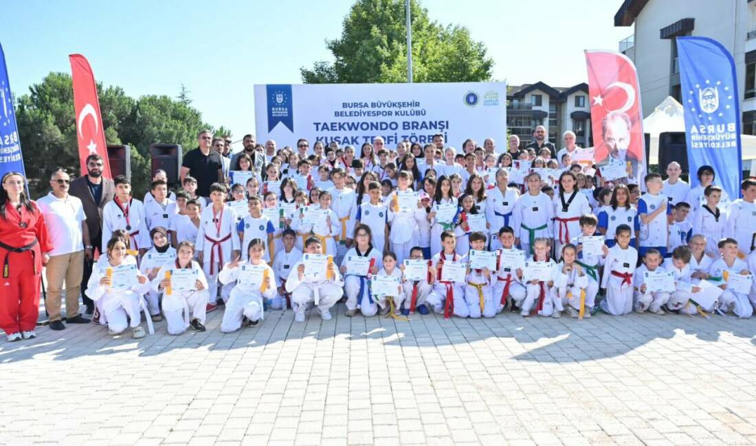 Bursa’da Büyükşehirli taekwondocuların kuşak heyecanı Bursa Büyükşehir Belediyespor Kulübü tarafından düzenlenen ‘Taekwondo Kuşak Terfi Töreni’nde,