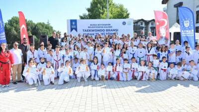Bursa Büyükşehir Belediyespor Kulübü tarafından düzenlenen ‘Taekwondo Kuşak Terfi Töreni’nde,