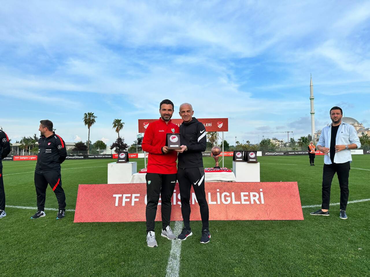 Bursaspor Altyapı Koordinatörlüğü için sürpriz isim! Yılın antrenörü seçilmişti... 2 4633579 5afdbf73b1cc45e9bf8f7a28706f7dd550800