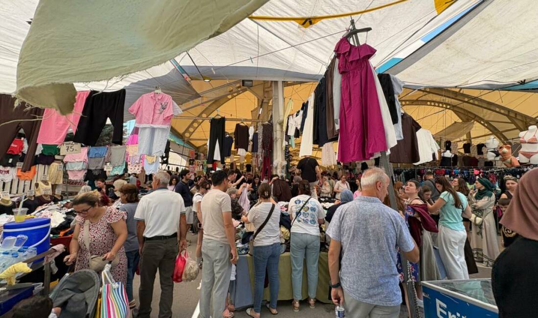 Bursalılar bu pazara uğramadan tatile gitmiyor! Fiyatları gören tezgâha yöneliyor Bursa'da vatandaşların uygun fiyatlı alışveriş için tercih ettiği sosyete pazarı,