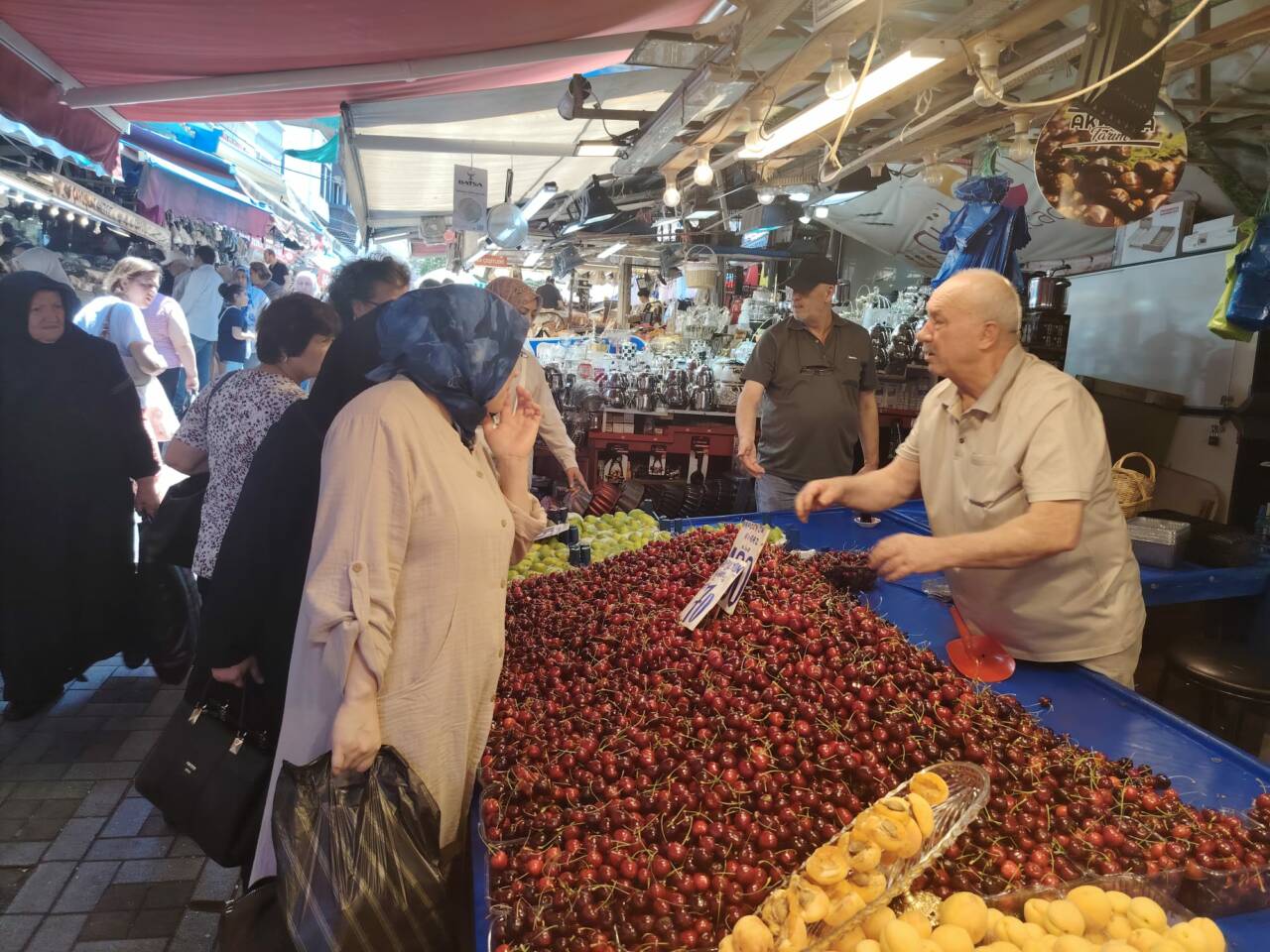 Bursalılar haftanın ilk gününde bu pazara akın etti! İşte sebze meyve fiyatları 15 4e729869 ae5a 4151 baf1 c9dd105eeafb