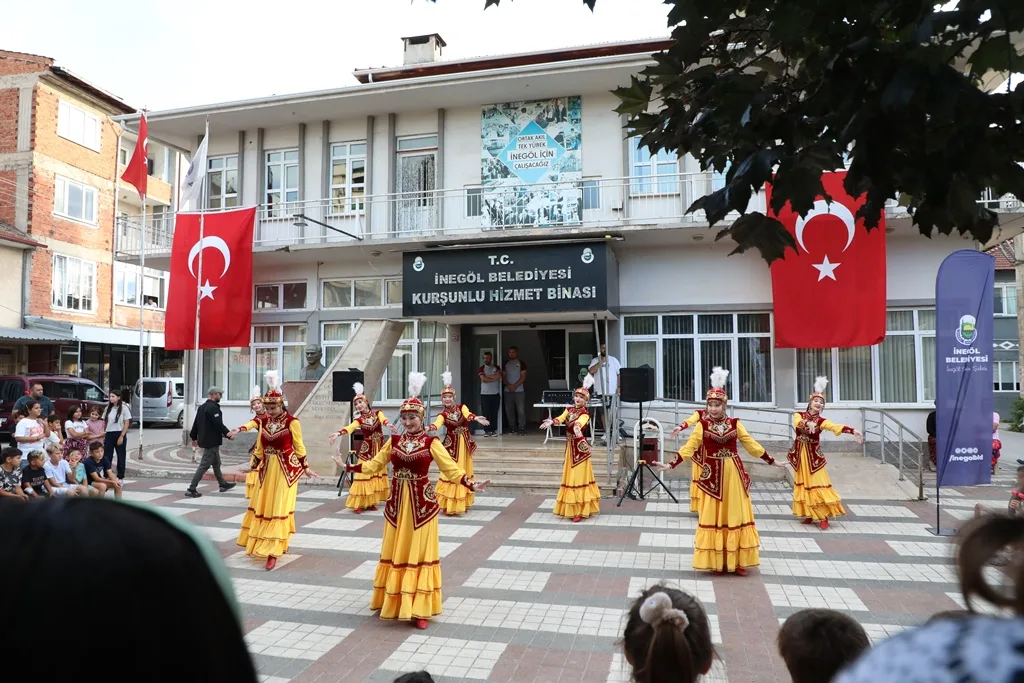 Bursa'da kültür şöleni: İşte festivalden renkli görüntüler 1 5bd858eab1147648e823b3b63f8bb0af036404db