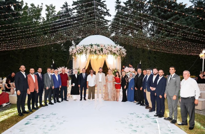 AK Parti Bursa’yı buluşturan cemiyet Olay Gazetesi Yazarı Ahmet Emin Yılmaz, AK Parti Bursa'yı buluşturan