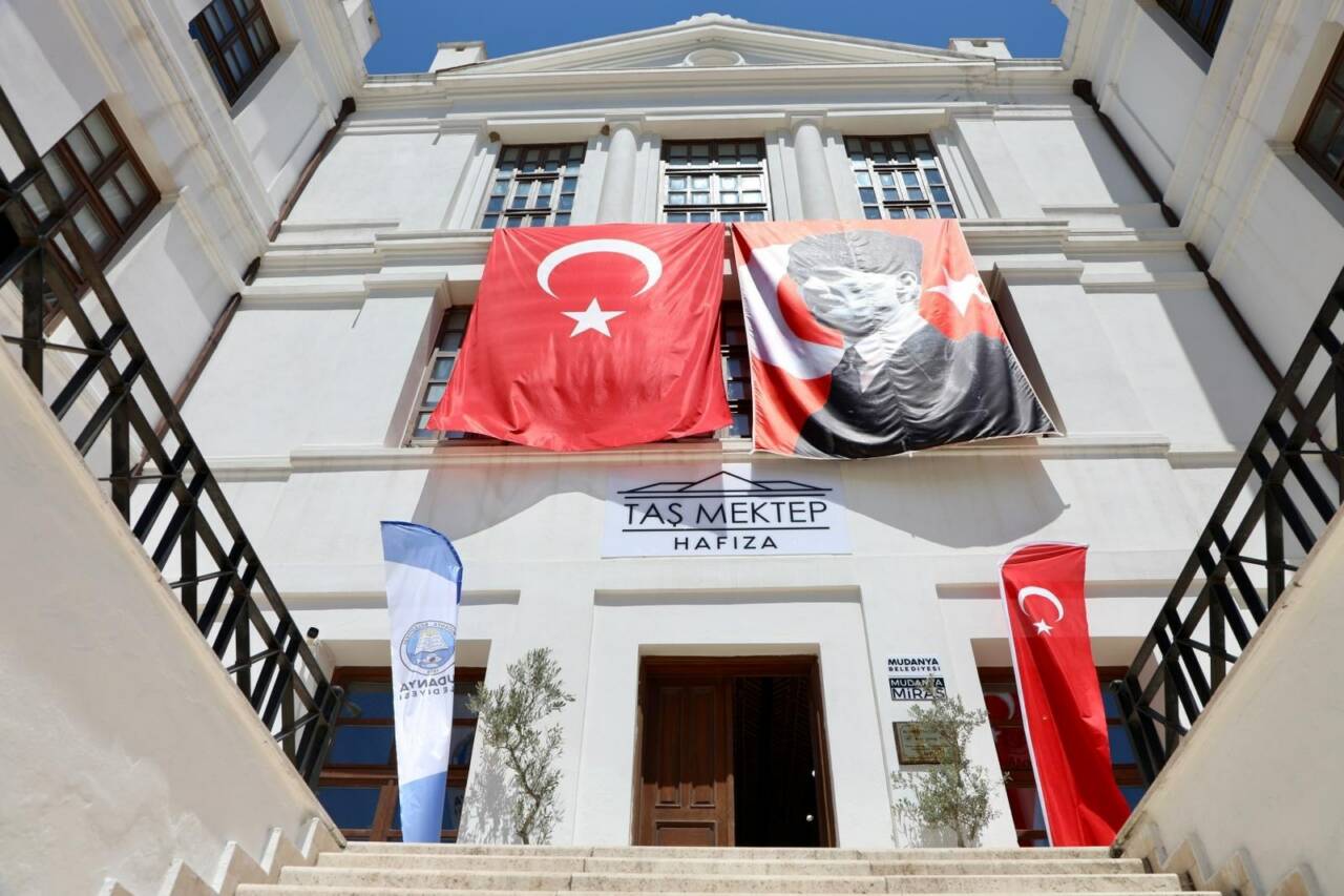 'Bir başkadır Mudanya' dergisinin ikinci sayısı yayımlandı 5 'BİR BAŞKADIR MUDANYA' DERGİSİNİN İKİNCİ SAYISI YAYIMLANDI