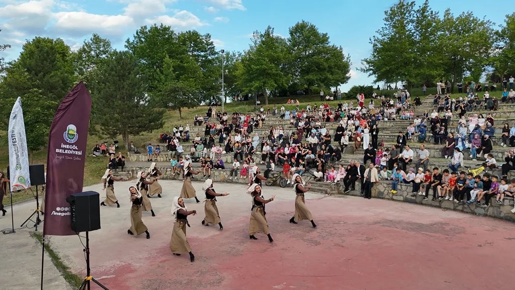 Bursa'da kültür şöleni: İşte festivalden renkli görüntüler 8 64955b64c02c5e33f64619f5e151bfc67b90abbe