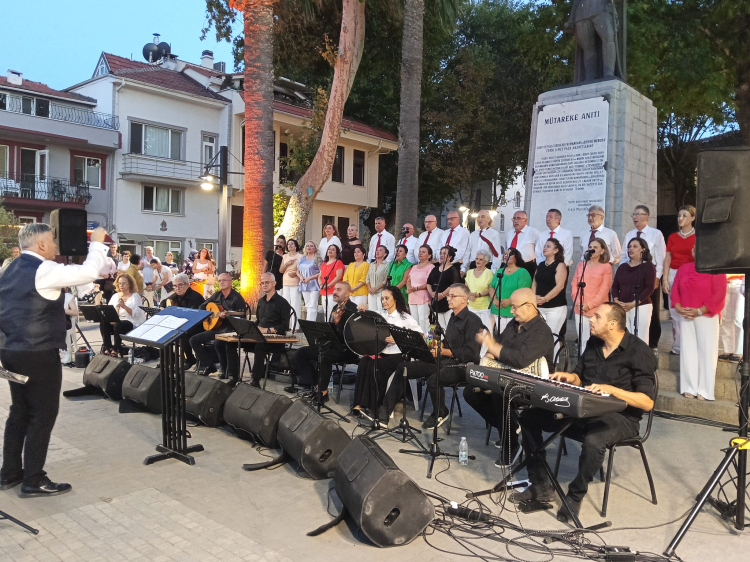 Mudanya TSM Korosu’ndan muhteşem yaz konseri Mudanya Kültür ve Sanat Derneği Türk Sanat Müziği Korosu, 12